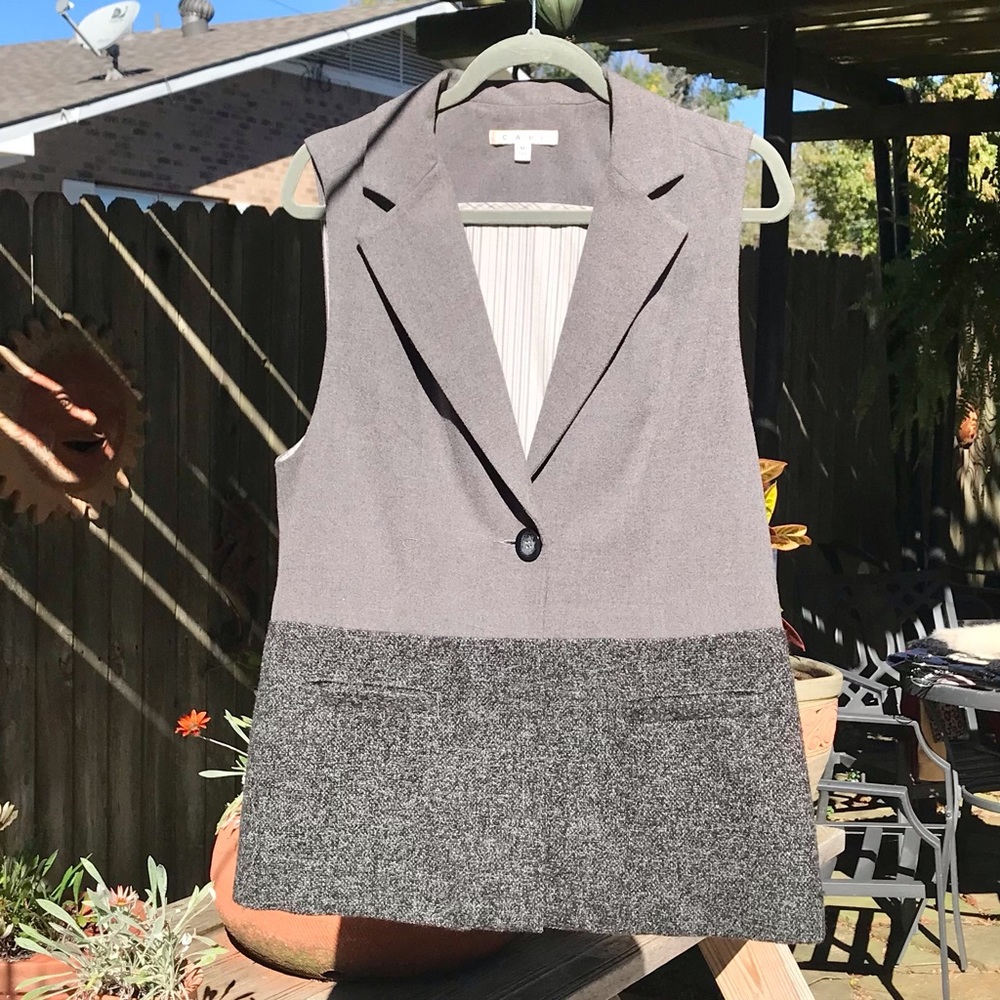 ❄️ Cabi Women’s Vest with Wool Trim on Bottom Half! Lined, has a inside pocket!